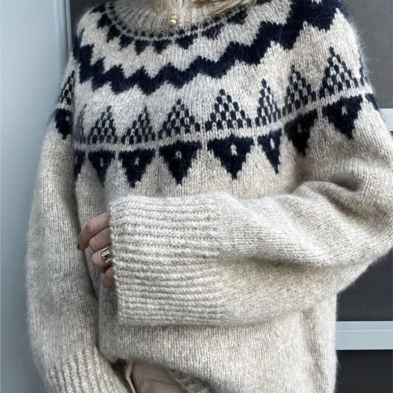 Clara - Sweater with shoulder pattern